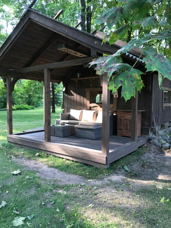 Medže dirbtuve room 4